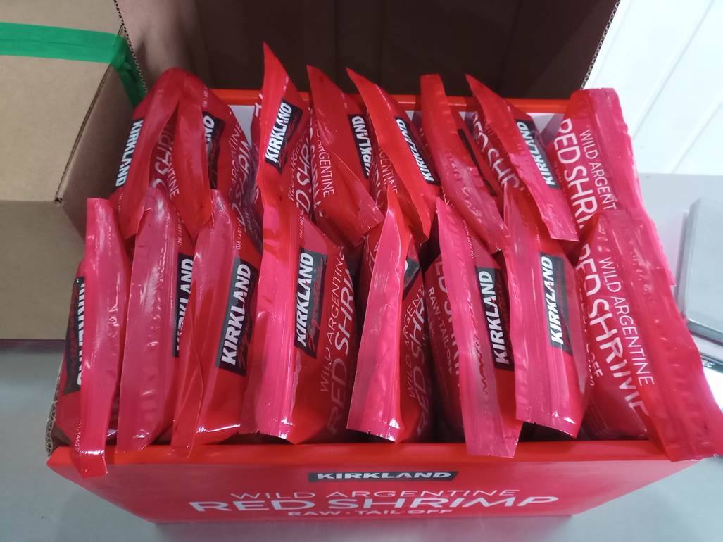 Imagen que contiene interior, estante, caja, forrado

Descripci�n generada autom�ticamente