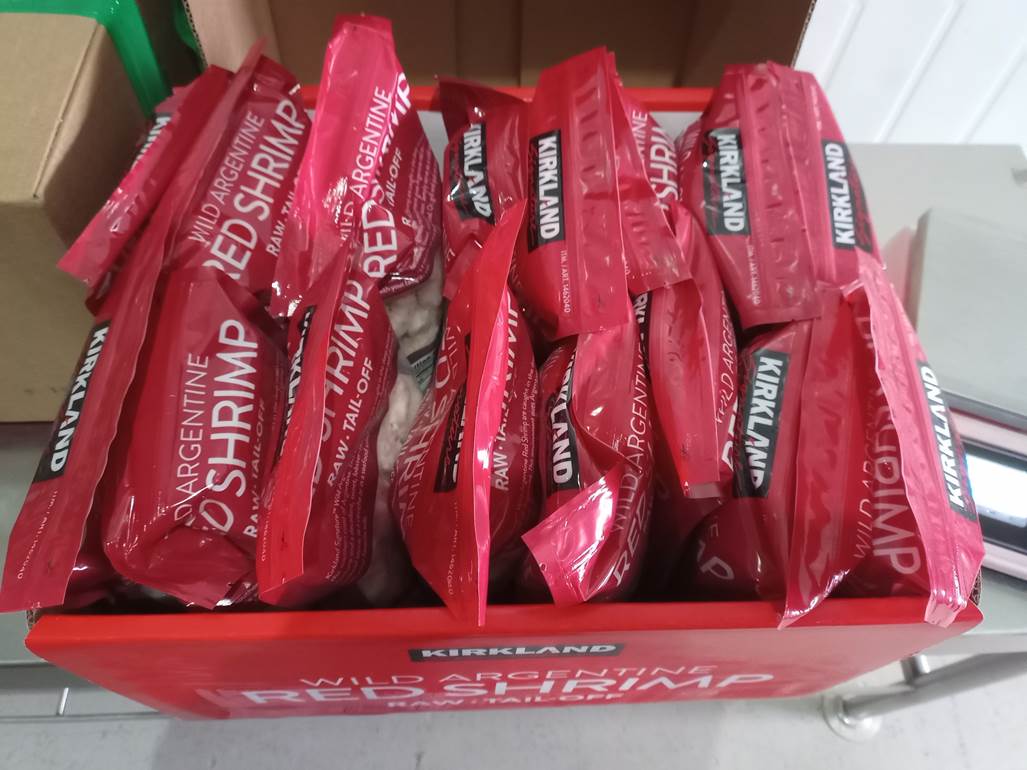 Imagen que contiene interior, tabla, caja, bandeja

Descripci�n generada autom�ticamente
