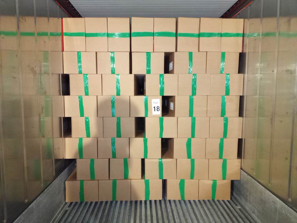 Imagen que contiene interior, verde, con baldosas, tabla

Descripci�n generada autom�ticamente