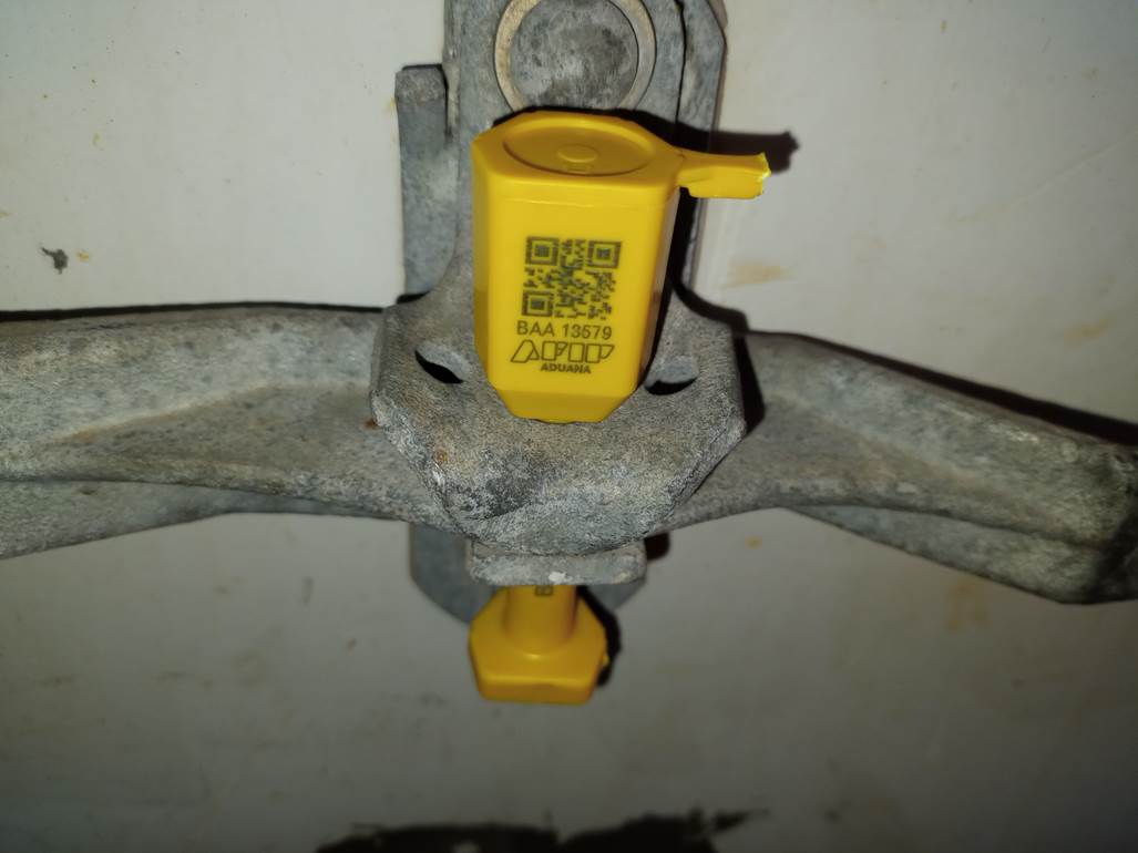 Imagen que contiene interior, agua, tabla, agujero

Descripci�n generada autom�ticamente