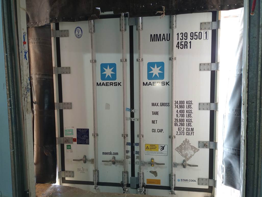 Imagen que contiene edificio, interior, puerta, refrigerador

Descripci�n generada autom�ticamente