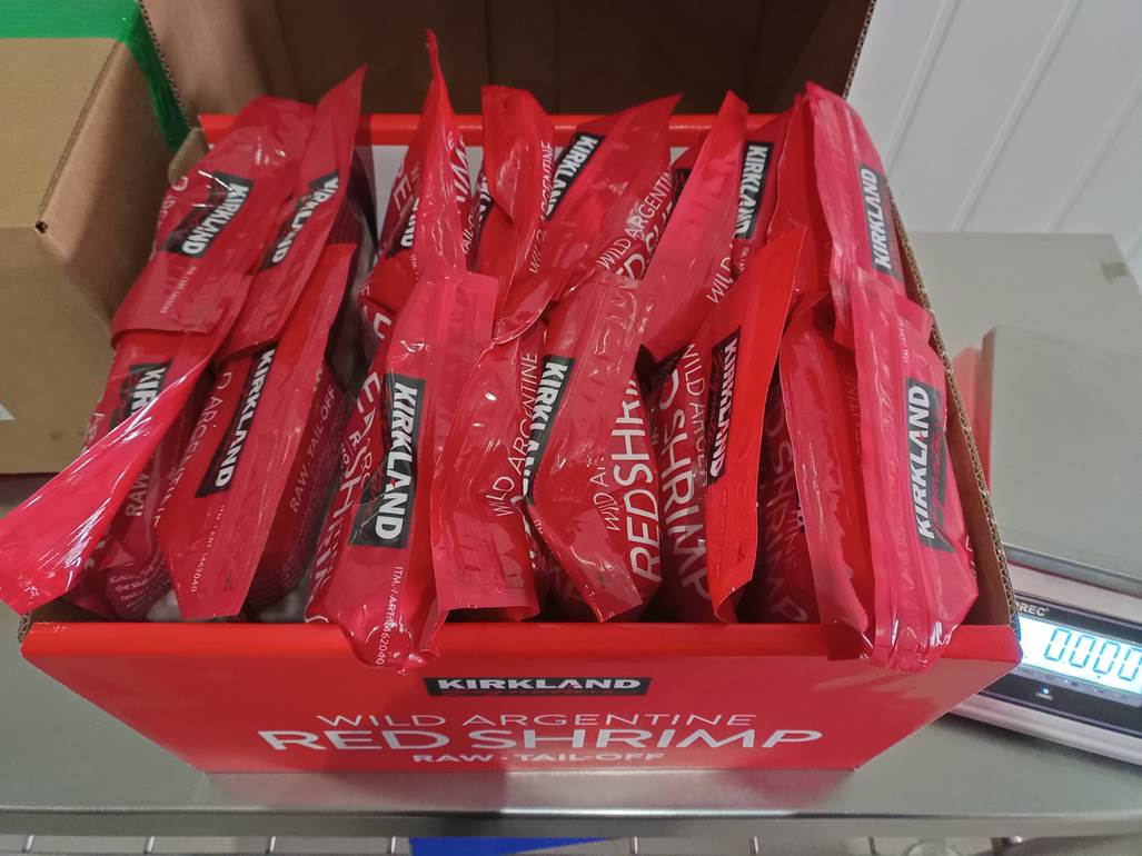 Imagen que contiene interior, tabla, bandeja, caja

Descripci�n generada autom�ticamente