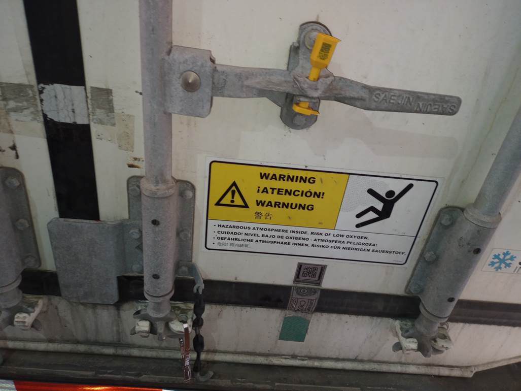 Imagen que contiene interior, cubierto, sucio, firmar

Descripci�n generada autom�ticamente