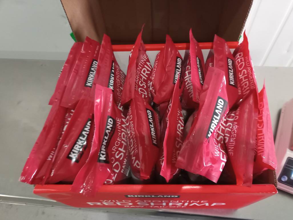 Imagen que contiene interior, tabla, caja, comida

Descripci�n generada autom�ticamente