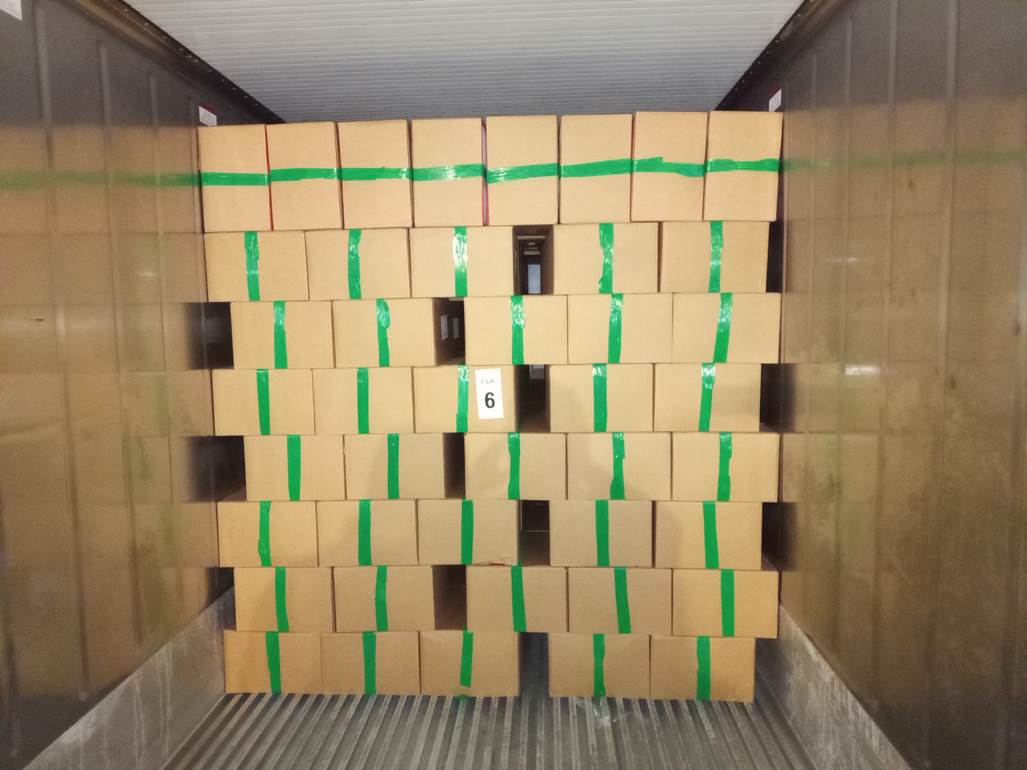 Imagen que contiene interior, verde, con baldosas, edificio

Descripci�n generada autom�ticamente