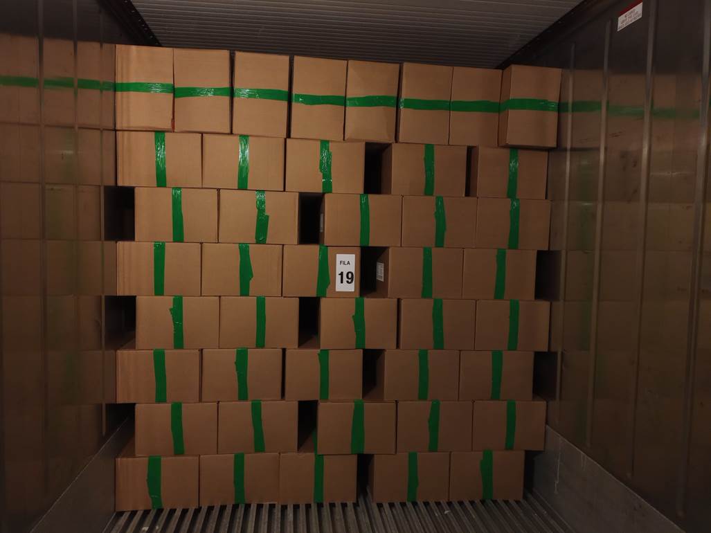 Imagen que contiene interior, verde, con baldosas, tabla

Descripci�n generada autom�ticamente