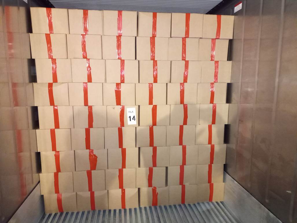Imagen que contiene interior, con baldosas, edificio, cuarto

Descripci�n generada autom�ticamente