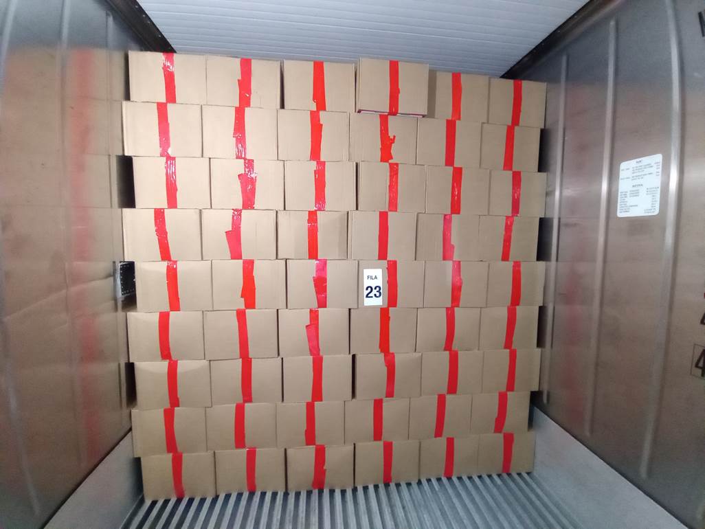 Imagen que contiene interior, con baldosas, cuarto, tabla

Descripci�n generada autom�ticamente