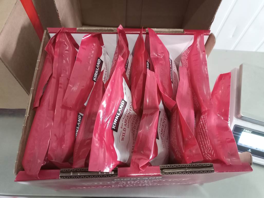 Imagen que contiene interior, tabla, rosa, caja

Descripci�n generada autom�ticamente