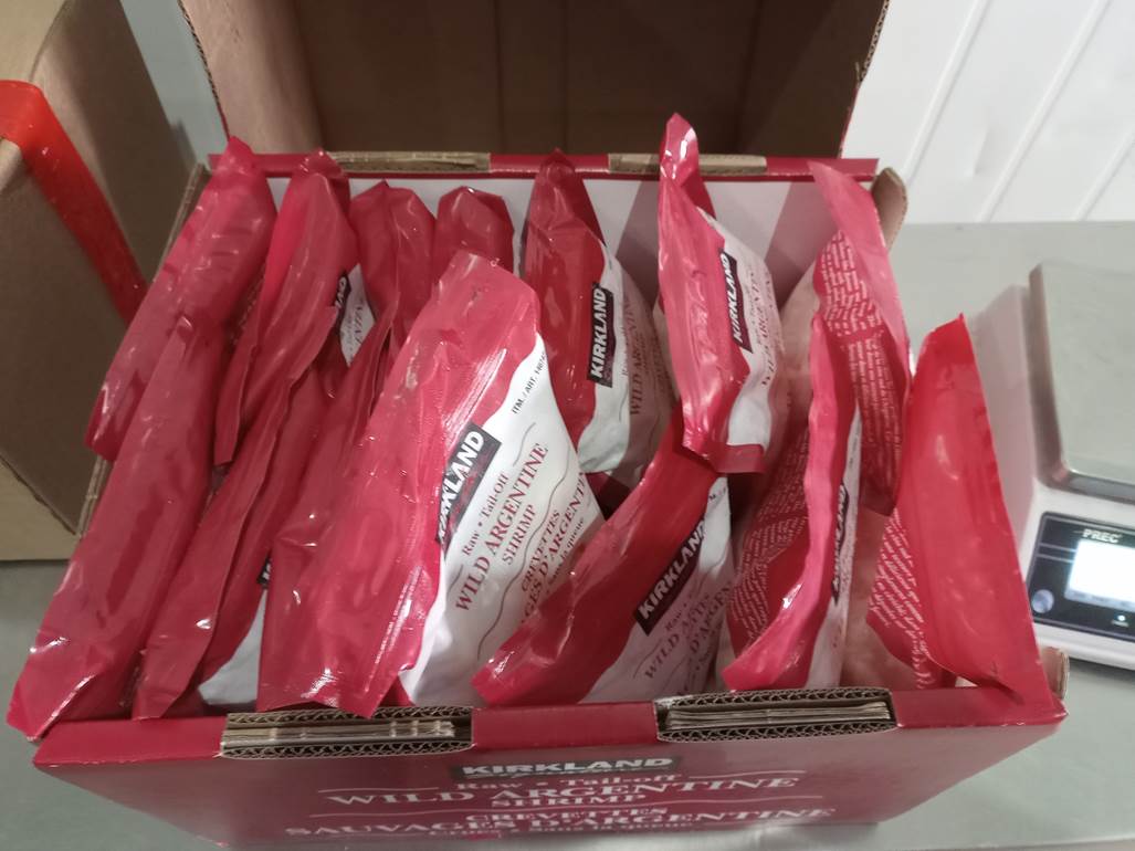 Imagen que contiene interior, tabla, caja, rosa

Descripci�n generada autom�ticamente