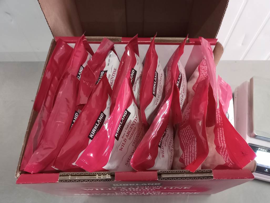 Imagen que contiene interior, caja, tabla, rosa

Descripci�n generada autom�ticamente