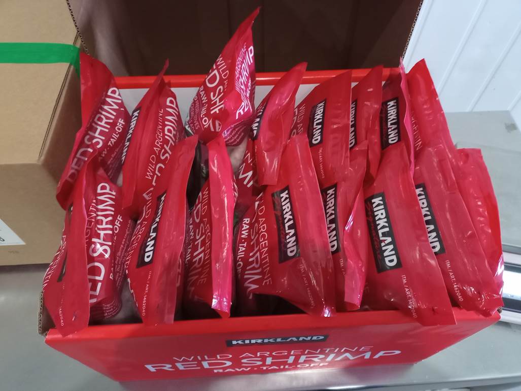Imagen que contiene interior, tabla, caja, bandeja

Descripci�n generada autom�ticamente