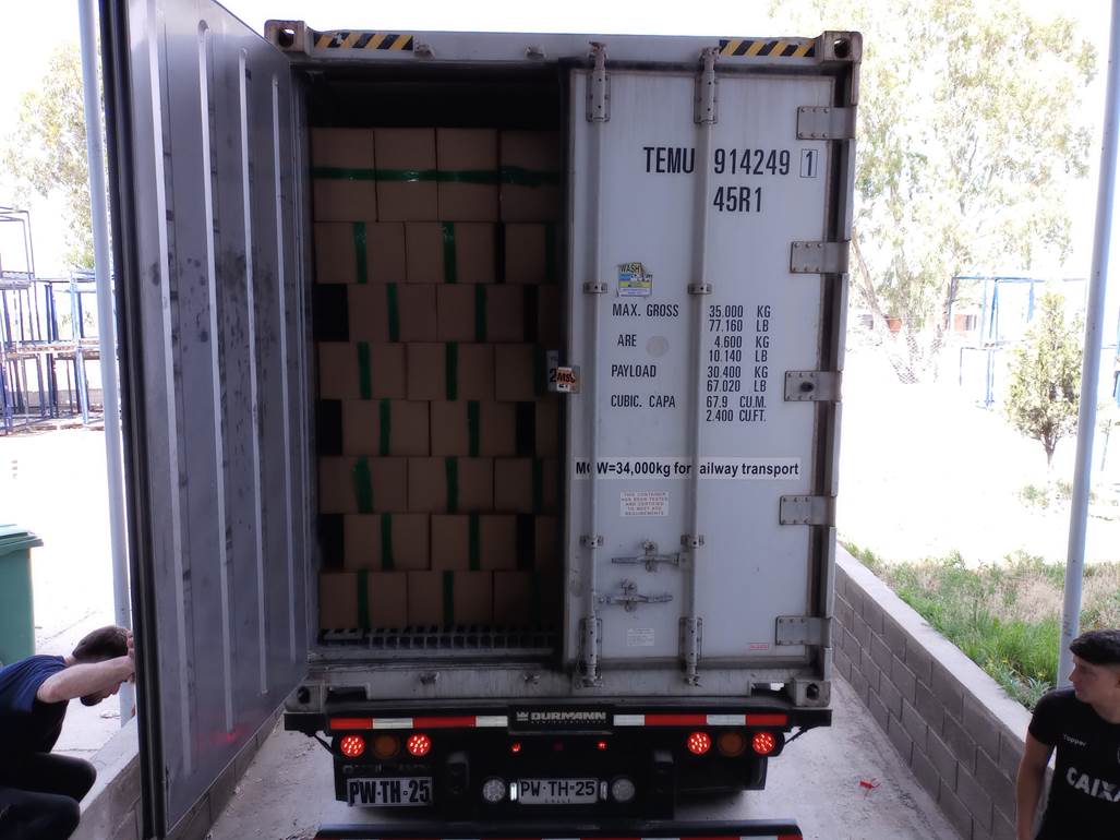 Una camioneta estacionada en la calle

Descripci�n generada autom�ticamente con confianza baja