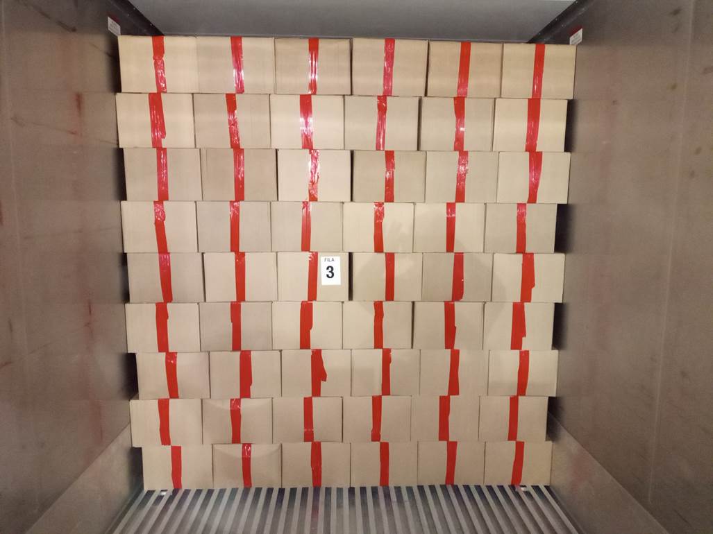 Imagen que contiene interior, edificio, con baldosas, cuarto

Descripci�n generada autom�ticamente