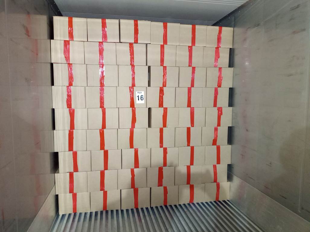 Imagen que contiene interior, edificio, con baldosas, cuarto

Descripci�n generada autom�ticamente