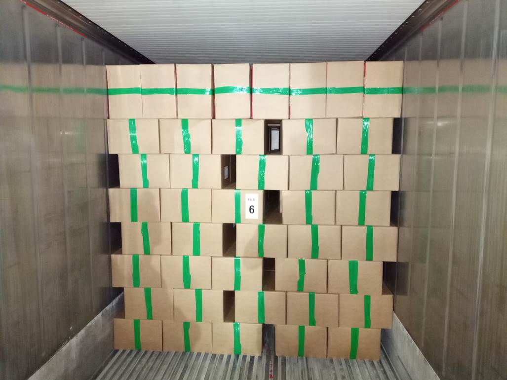 Imagen que contiene interior, con baldosas, verde, azulejo

Descripci�n generada autom�ticamente