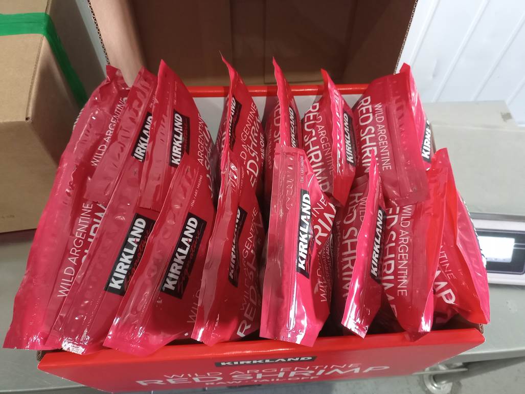 Imagen que contiene interior, tabla, caja, comida

Descripci�n generada autom�ticamente