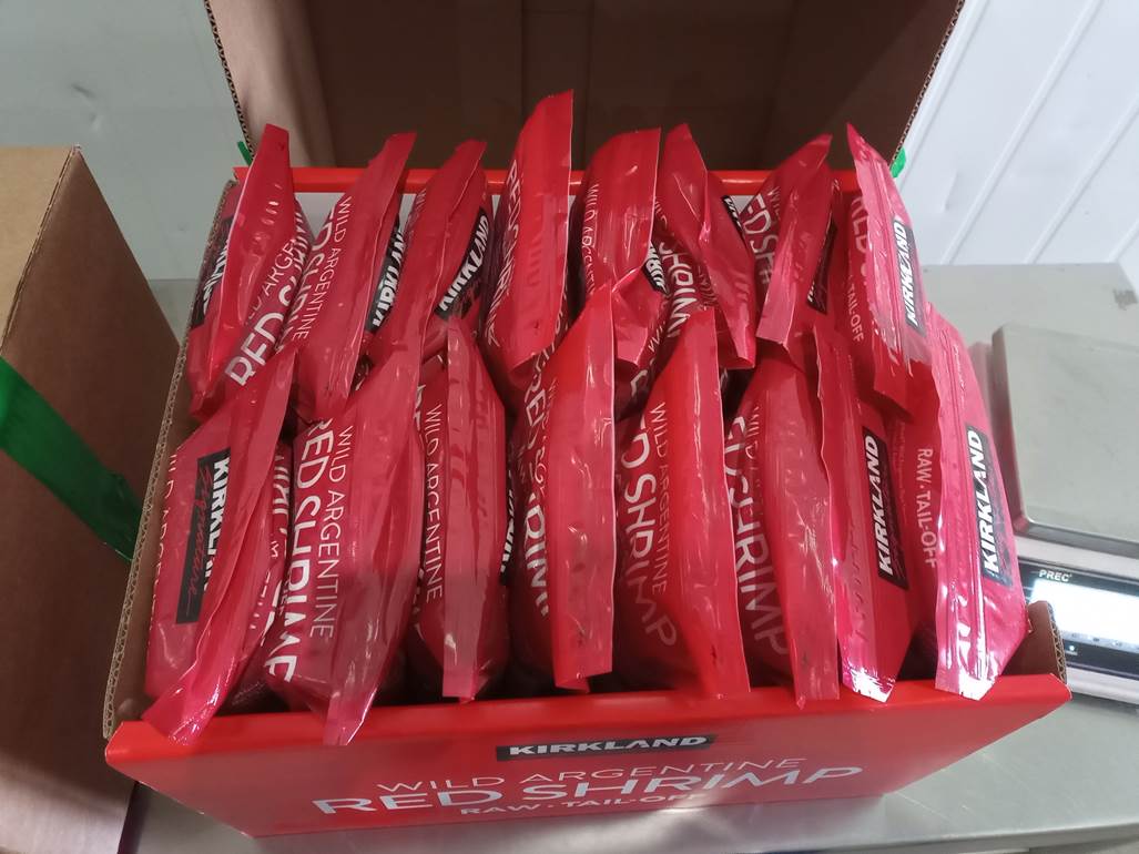 Imagen que contiene interior, tabla, rosa, caja

Descripci�n generada autom�ticamente