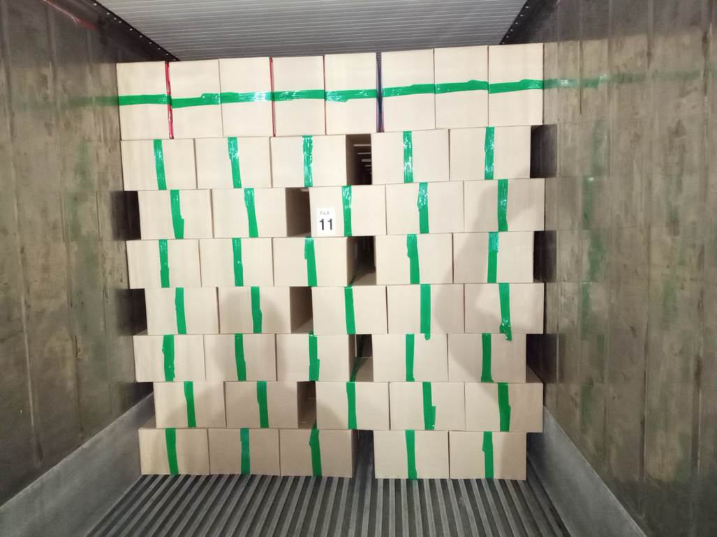 Imagen que contiene interior, con baldosas, azulejo, verde

Descripci�n generada autom�ticamente