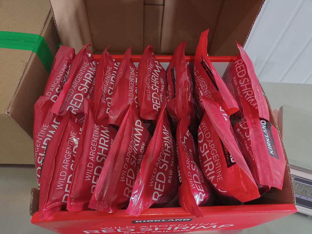 Imagen que contiene interior, tabla, comida, caja

Descripci�n generada autom�ticamente