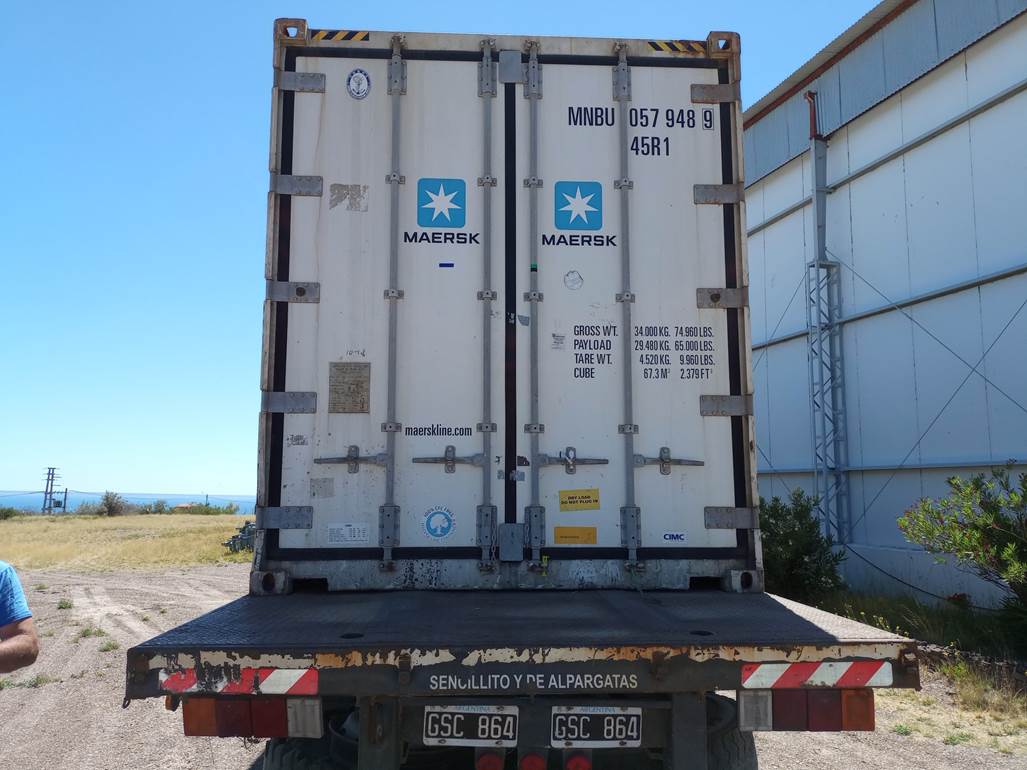 Imagen que contiene exterior, pasto, camioneta, edificio

Descripci�n generada autom�ticamente