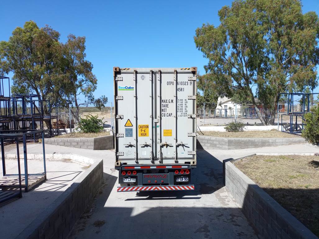 Imagen que contiene exterior, edificio, camioneta, calle

Descripci�n generada autom�ticamente