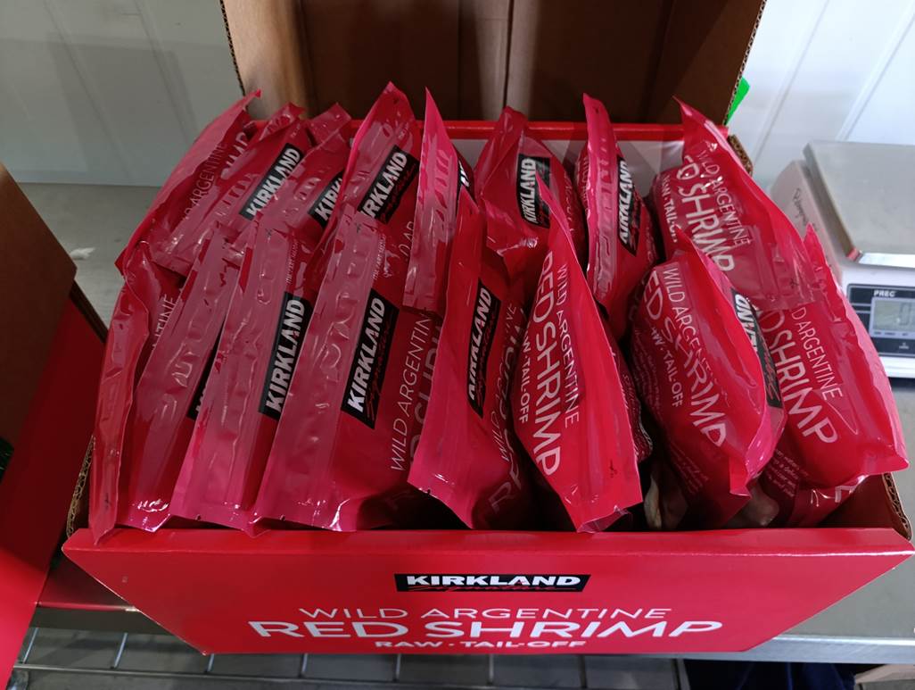 Imagen que contiene interior, tabla, caja, rosa

Descripci�n generada autom�ticamente