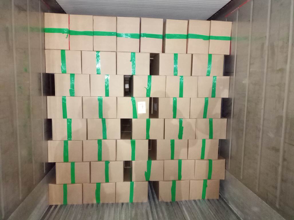 Imagen que contiene interior, con baldosas, azulejo, peque�o

Descripci�n generada autom�ticamente