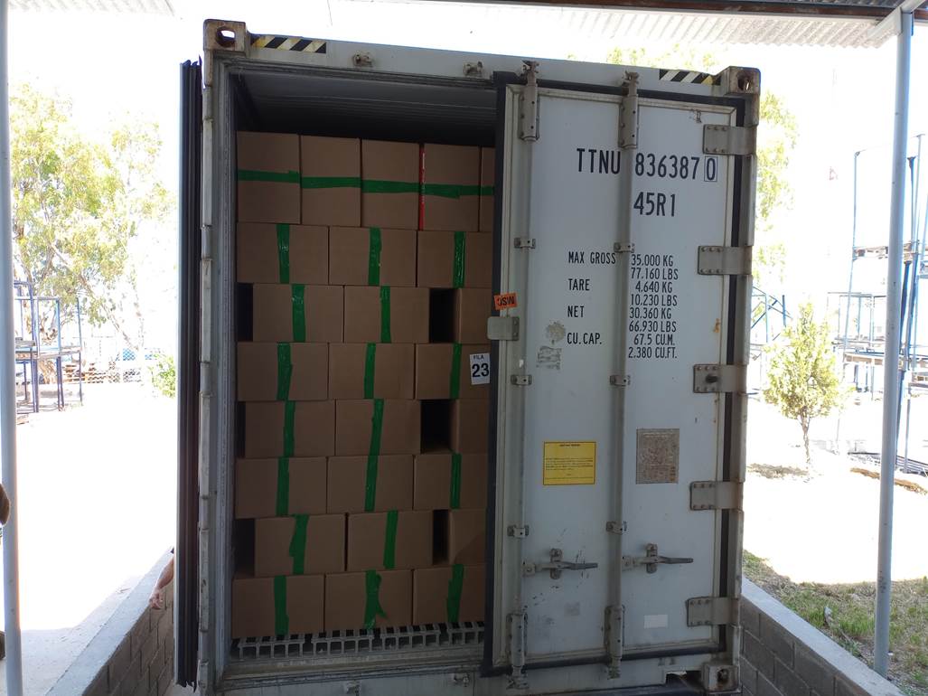Imagen que contiene edificio, exterior, puerta, camioneta

Descripci�n generada autom�ticamente