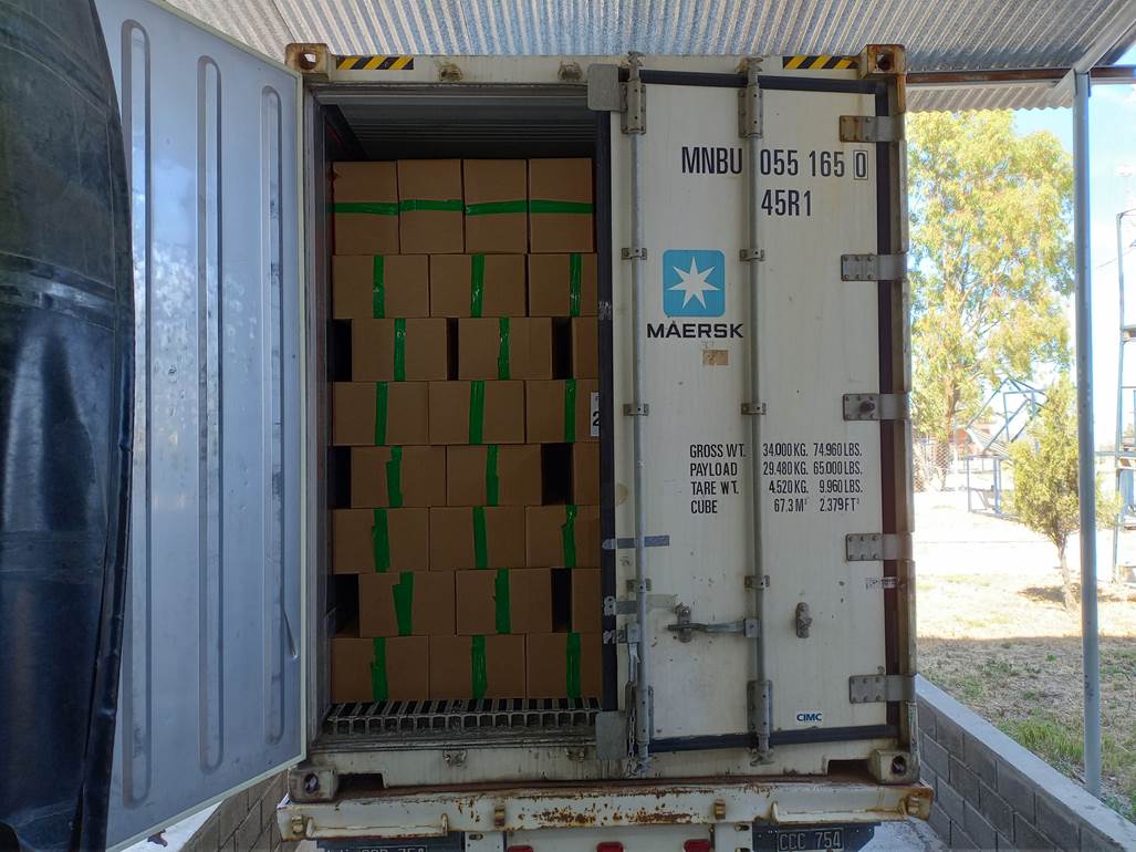 Imagen que contiene edificio, camioneta, frente, lado

Descripci�n generada autom�ticamente