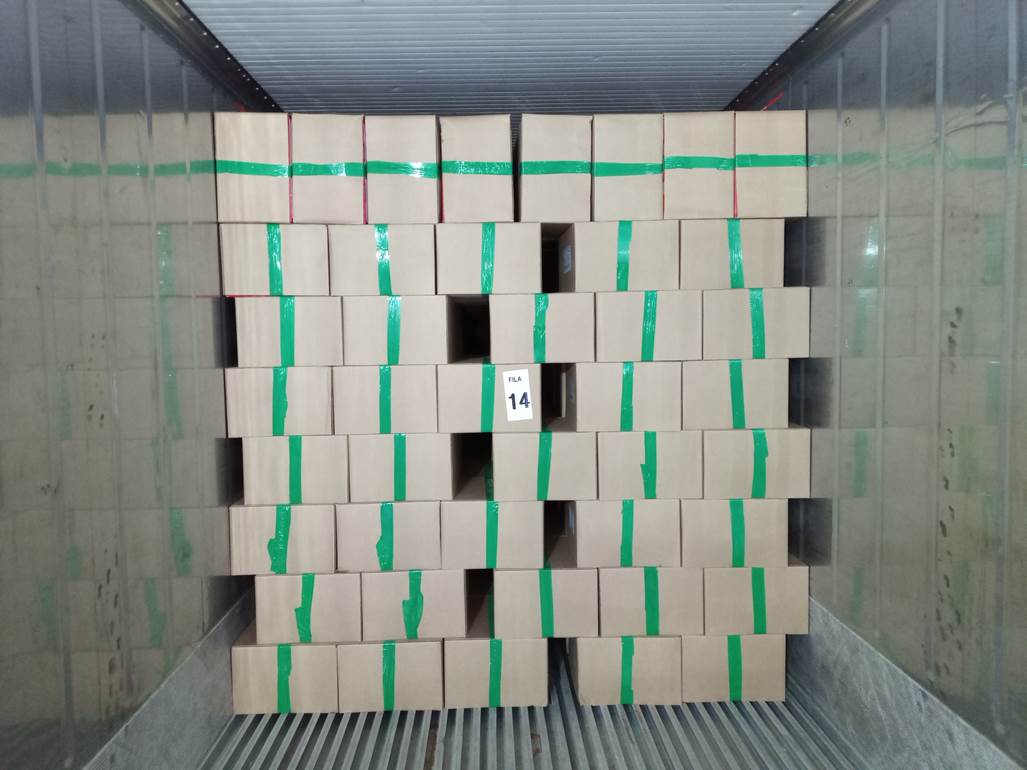 Imagen que contiene interior, con baldosas, verde, azulejo

Descripci�n generada autom�ticamente