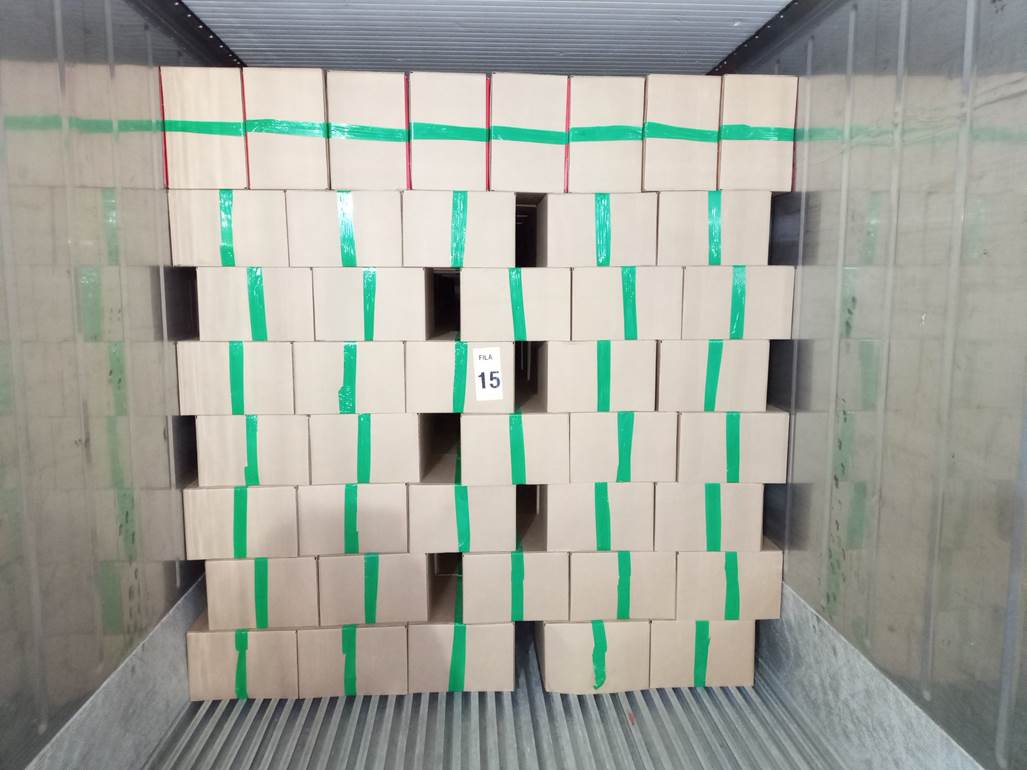 Imagen que contiene interior, con baldosas, azulejo, verde

Descripci�n generada autom�ticamente