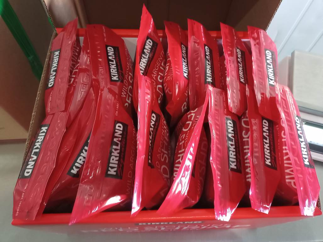 Imagen que contiene interior, estante, libro, tabla

Descripci�n generada autom�ticamente