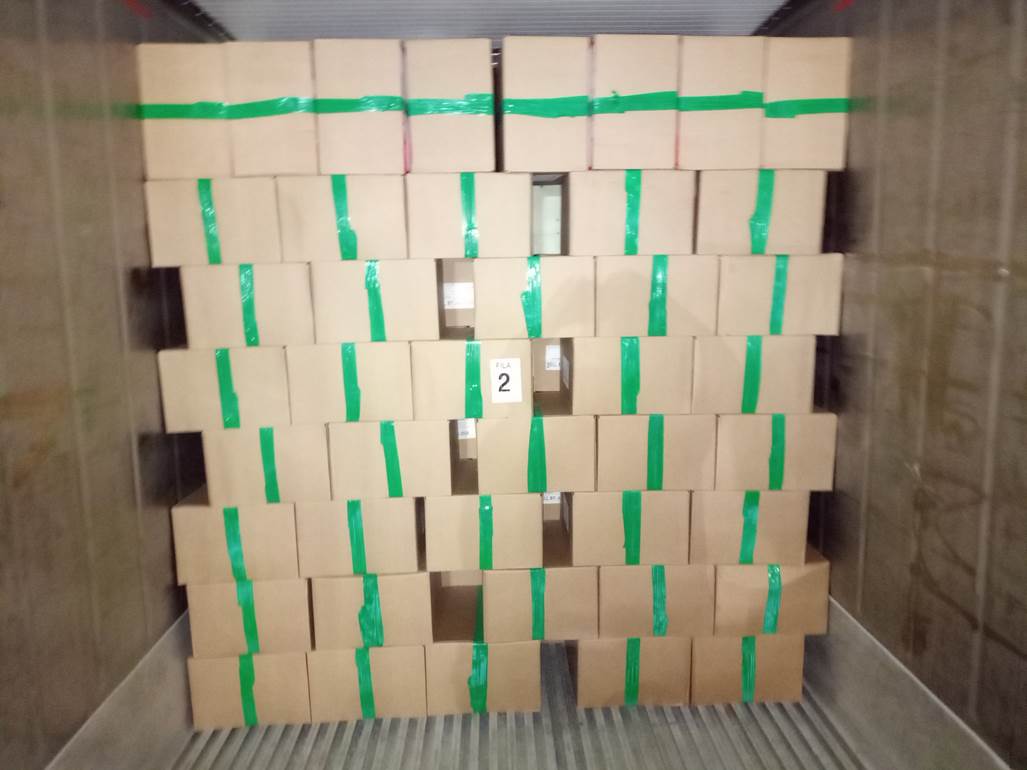 Imagen que contiene interior, con baldosas, azulejo, peque�o

Descripci�n generada autom�ticamente