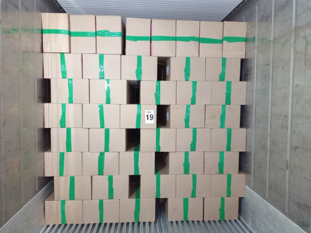 Imagen que contiene interior, edificio, con baldosas, verde

Descripci�n generada autom�ticamente