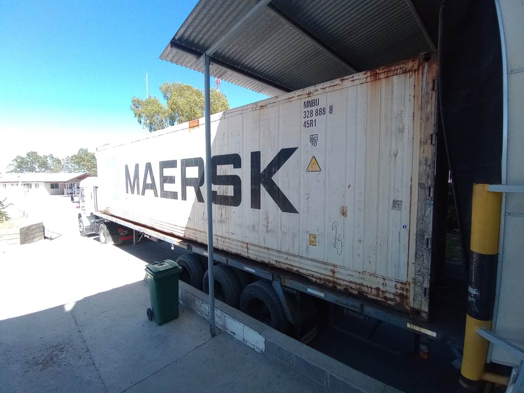 Imagen que contiene exterior, edificio, camioneta, coche

Descripci�n generada autom�ticamente