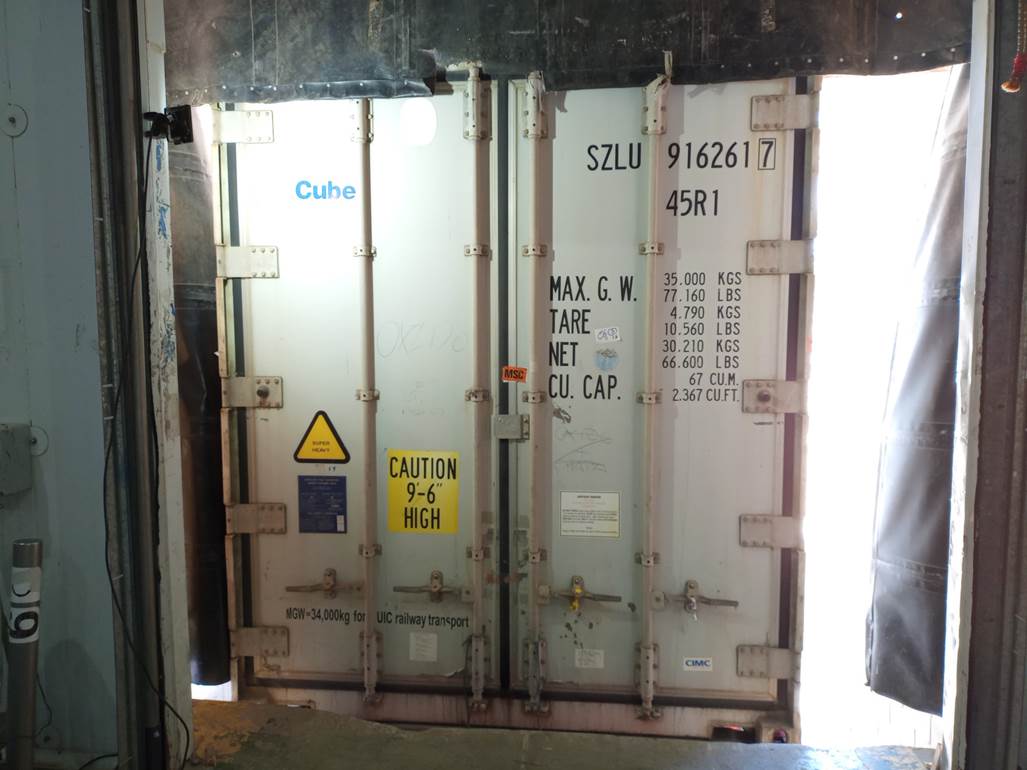 Imagen que contiene edificio, interior, espejo, cuarto

Descripci�n generada autom�ticamente