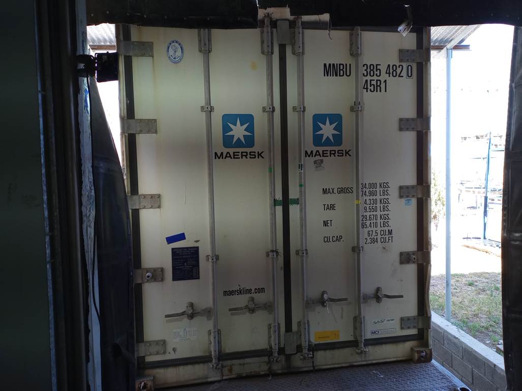 Una puerta de vidrio

Descripci�n generada autom�ticamente con confianza baja