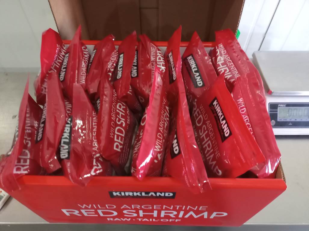 Caja de cartón
Descripción generada automáticamente con confianza baja