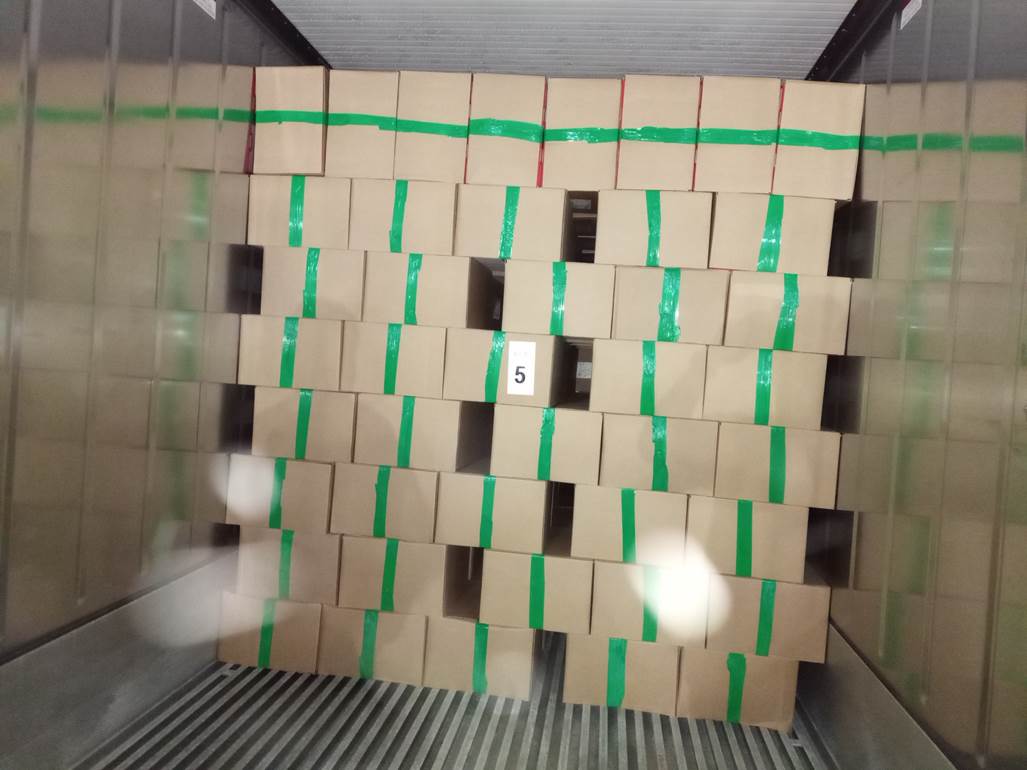 Imagen que contiene interior, con baldosas, lego, verde

Descripci�n generada autom�ticamente