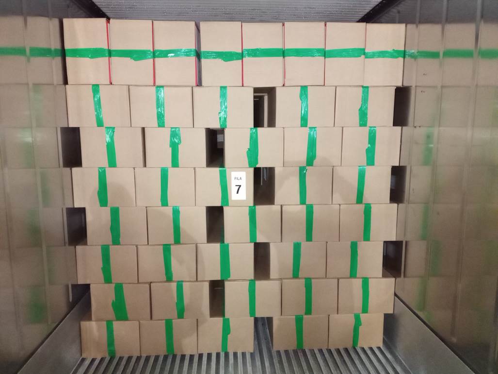 Imagen que contiene interior, con baldosas, verde, azulejo

Descripci�n generada autom�ticamente