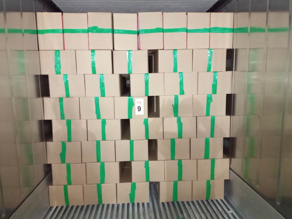 Imagen que contiene interior, con baldosas, verde, azulejo

Descripci�n generada autom�ticamente