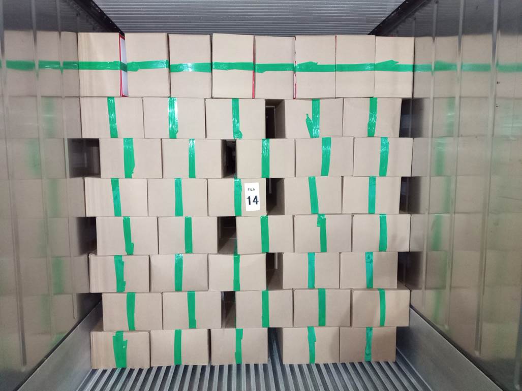Imagen que contiene interior, con baldosas, verde, azulejo

Descripci�n generada autom�ticamente