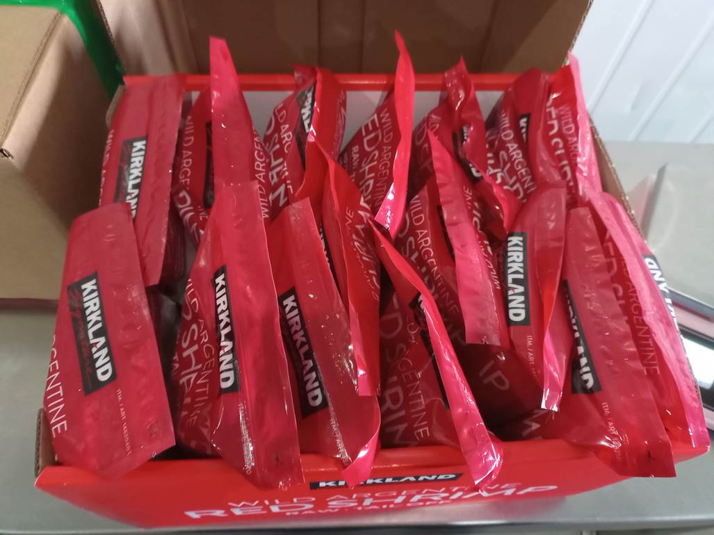 Imagen que contiene interior, tabla, comida, caja

Descripci�n generada autom�ticamente