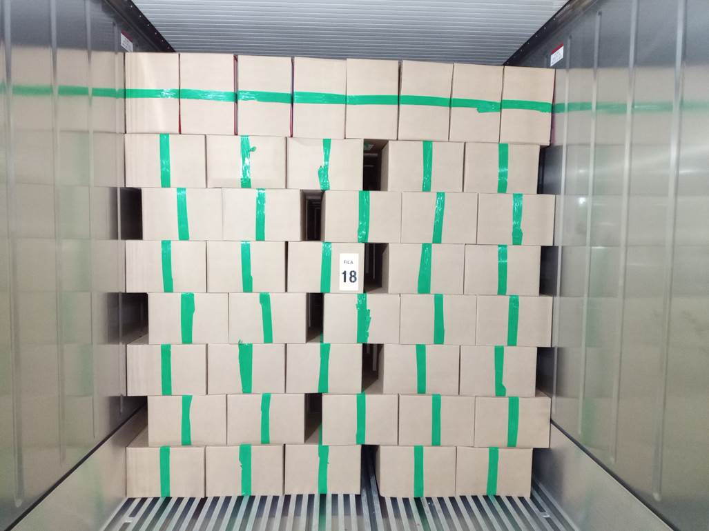 Imagen que contiene interior, con baldosas, lego, azulejo

Descripci�n generada autom�ticamente
