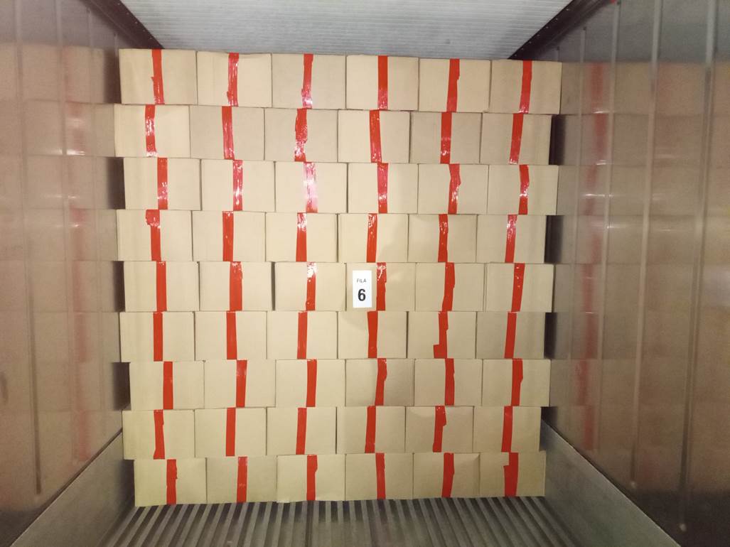 Imagen que contiene interior, con baldosas, tabla, edificio

El contenido generado por IA puede ser incorrecto.