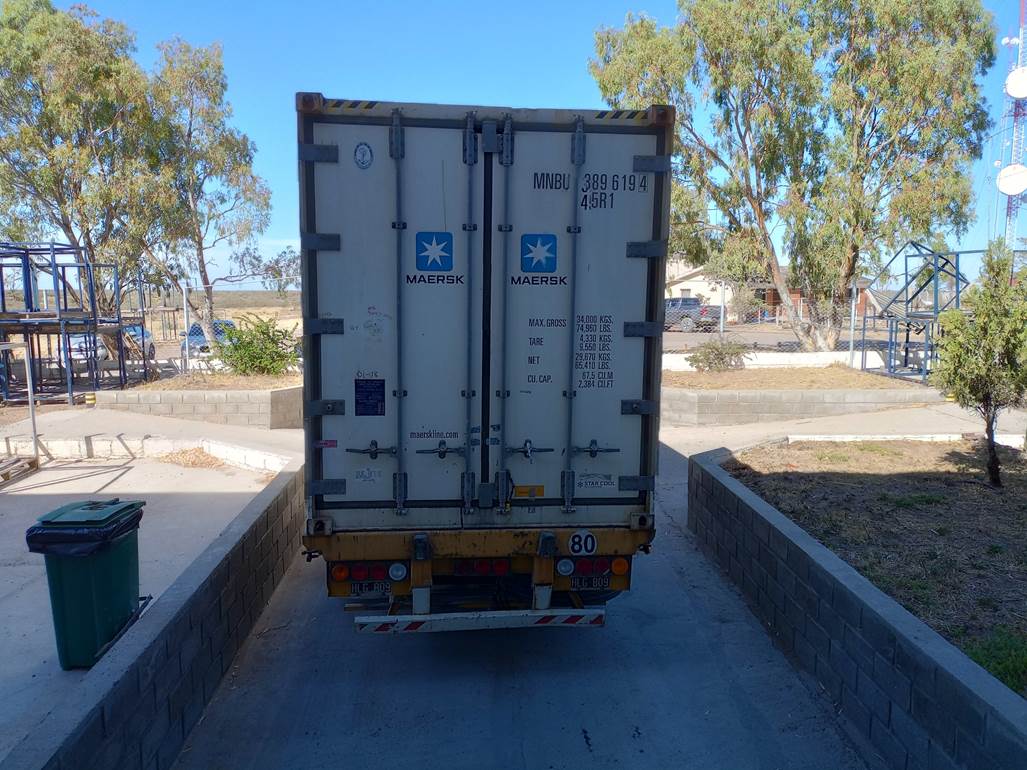 Imagen que contiene exterior, camino, camioneta, calle

El contenido generado por IA puede ser incorrecto.