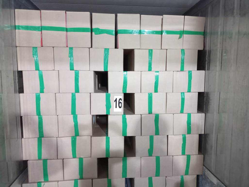 Imagen que contiene verde, con baldosas, ni�o, hombre

El contenido generado por IA puede ser incorrecto.