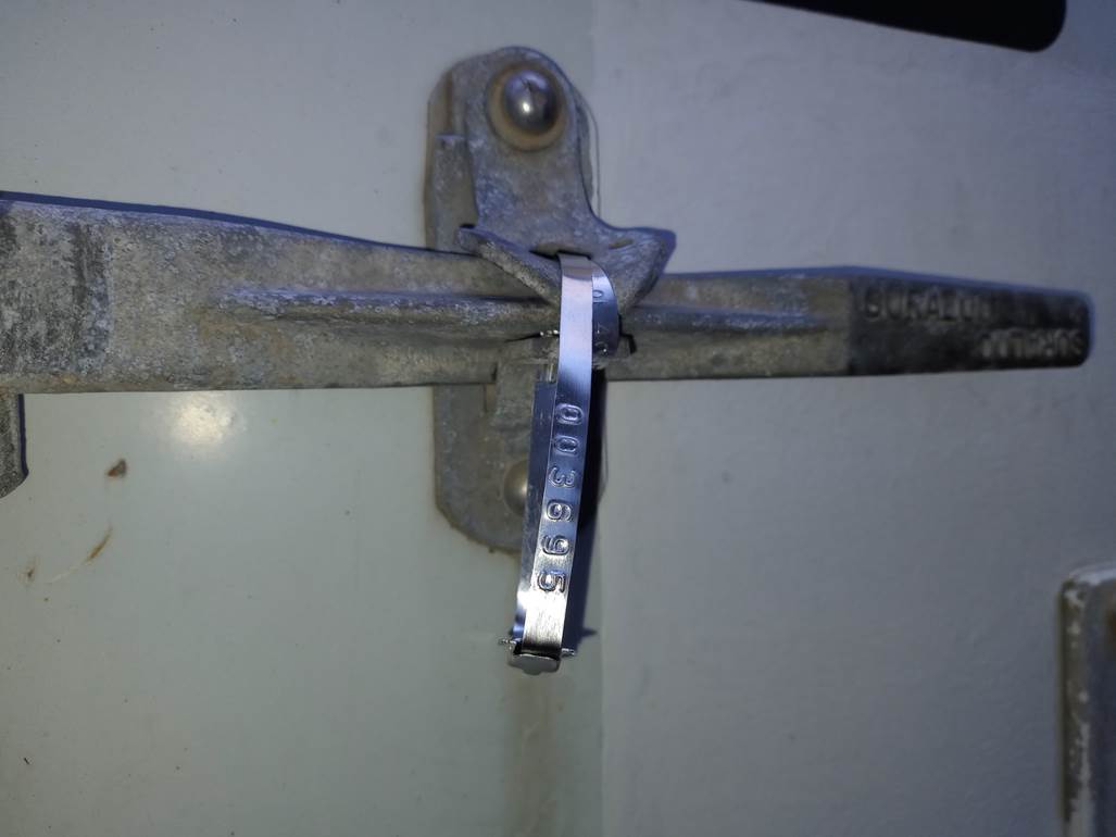 Imagen que contiene interior, pequeño, sucio, colgando
El contenido generado por IA puede ser incorrecto.