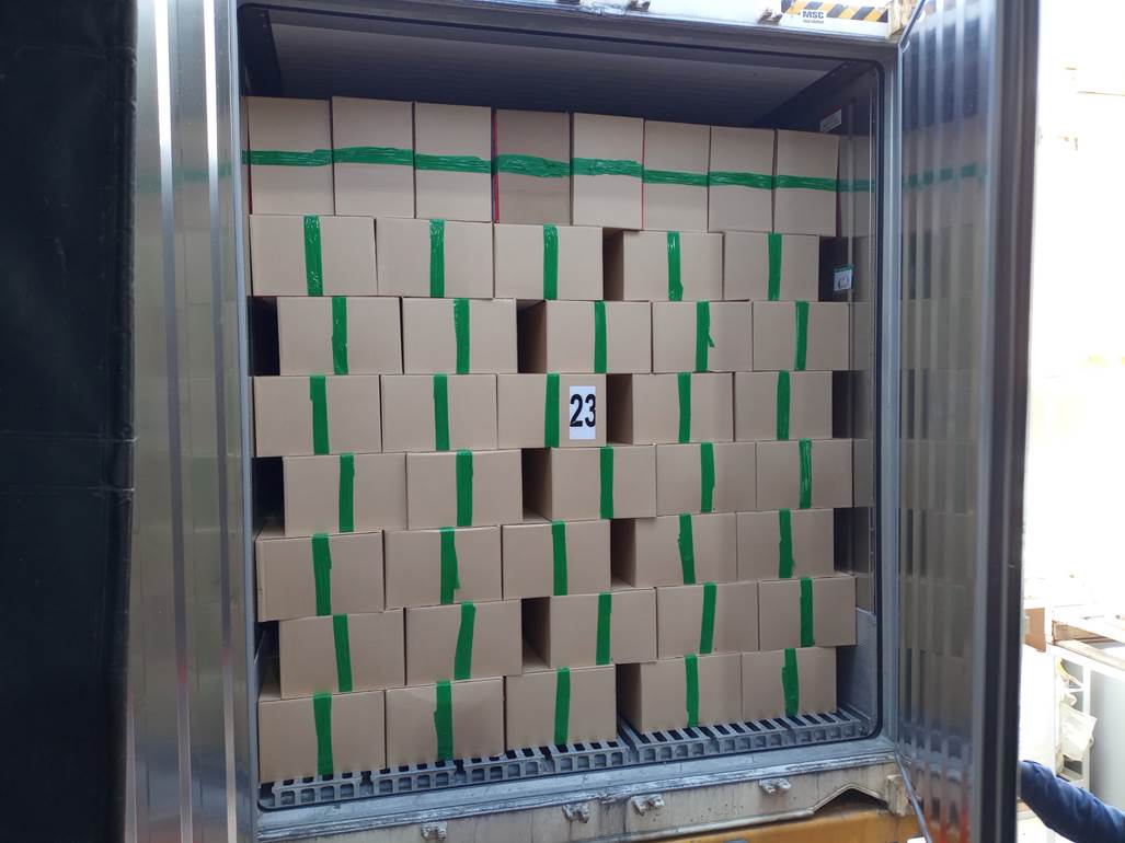 Imagen que contiene interior, puerta, refrigerador, hombre

El contenido generado por IA puede ser incorrecto.